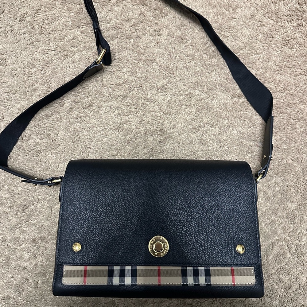 NEW!! Burberry note bag